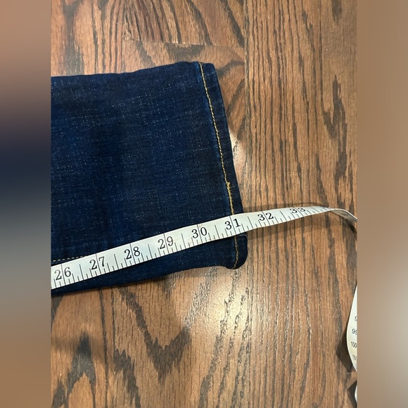 NWOT Levi 314 Shaping Straight Jeans - Picture 6 of 6